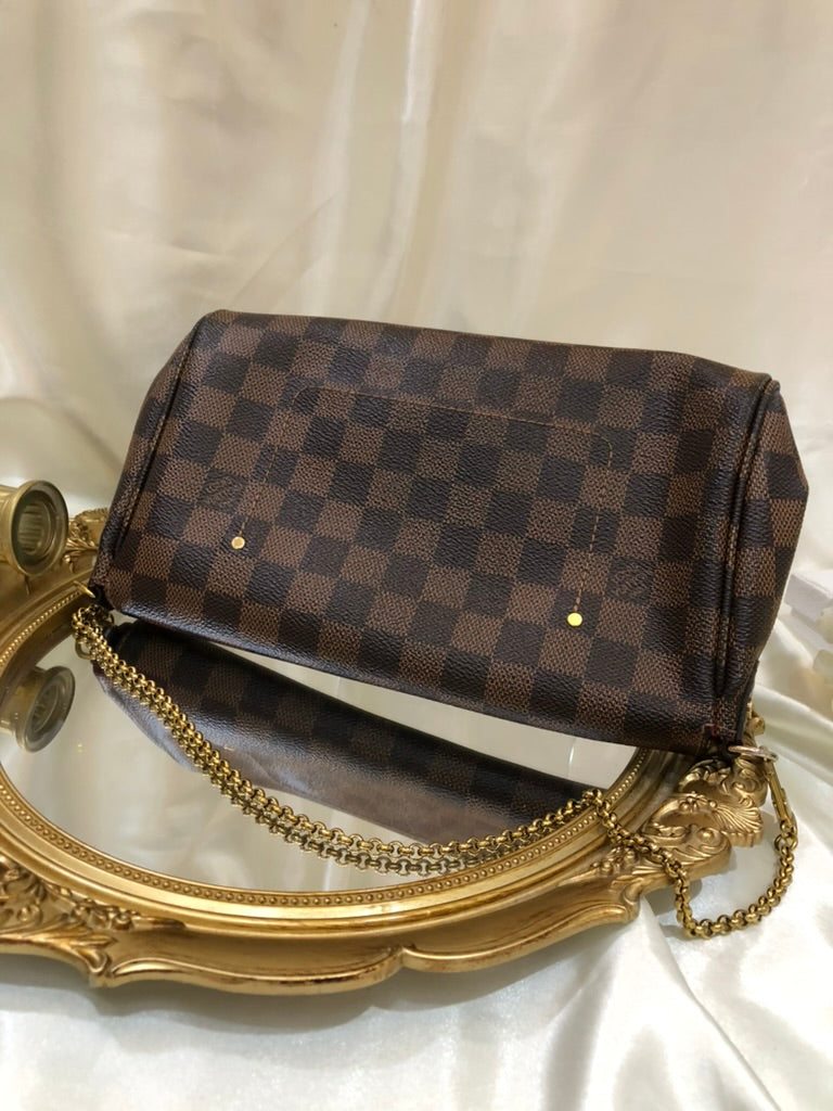 Louis Vuitton damier chain bag