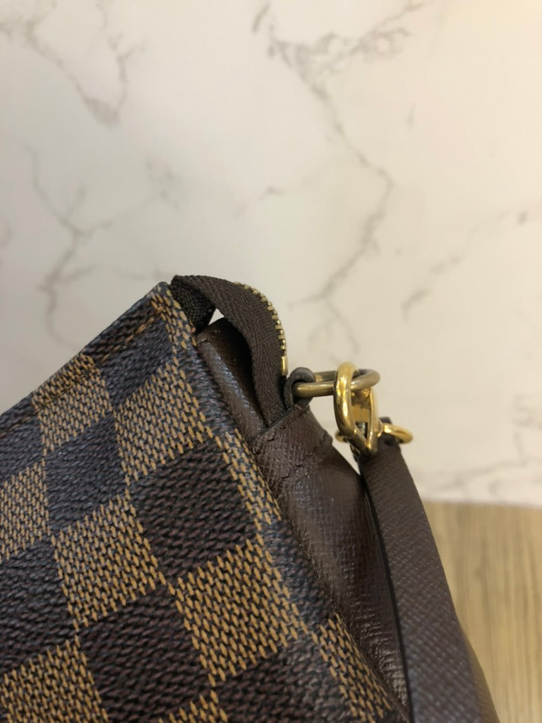 Louis Vuitton damier trousse square pochette