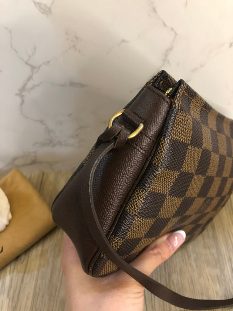 Louis Vuitton damier trousse square pochette