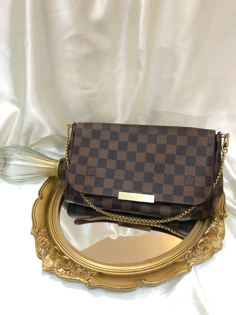 Louis Vuitton damier chain bag