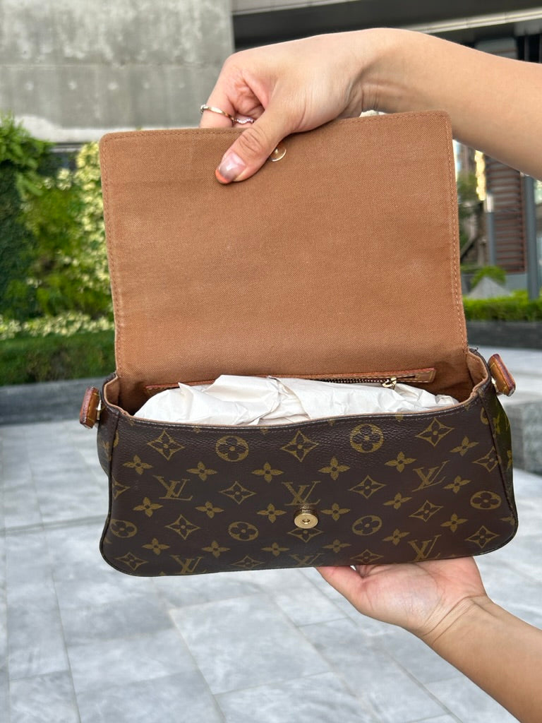 Louis Vuitton looping mini