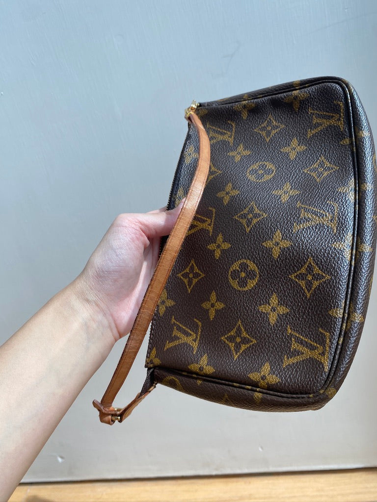 Louis Vuitton pochette