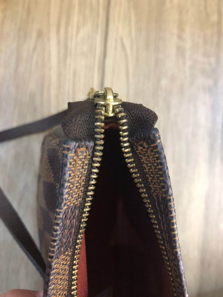 Louis Vuitton damier trousse square pochette