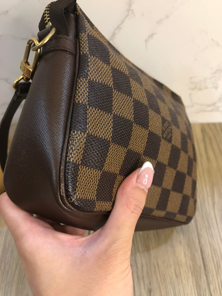 Louis Vuitton damier trousse square pochette