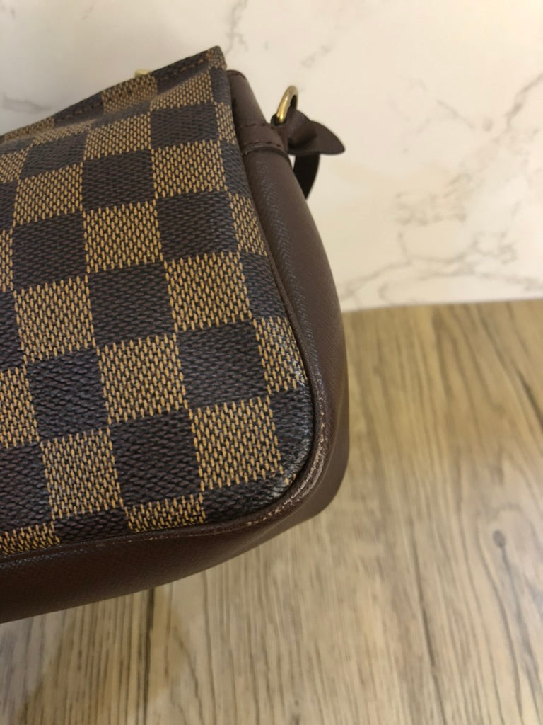 Louis Vuitton damier trousse square pochette