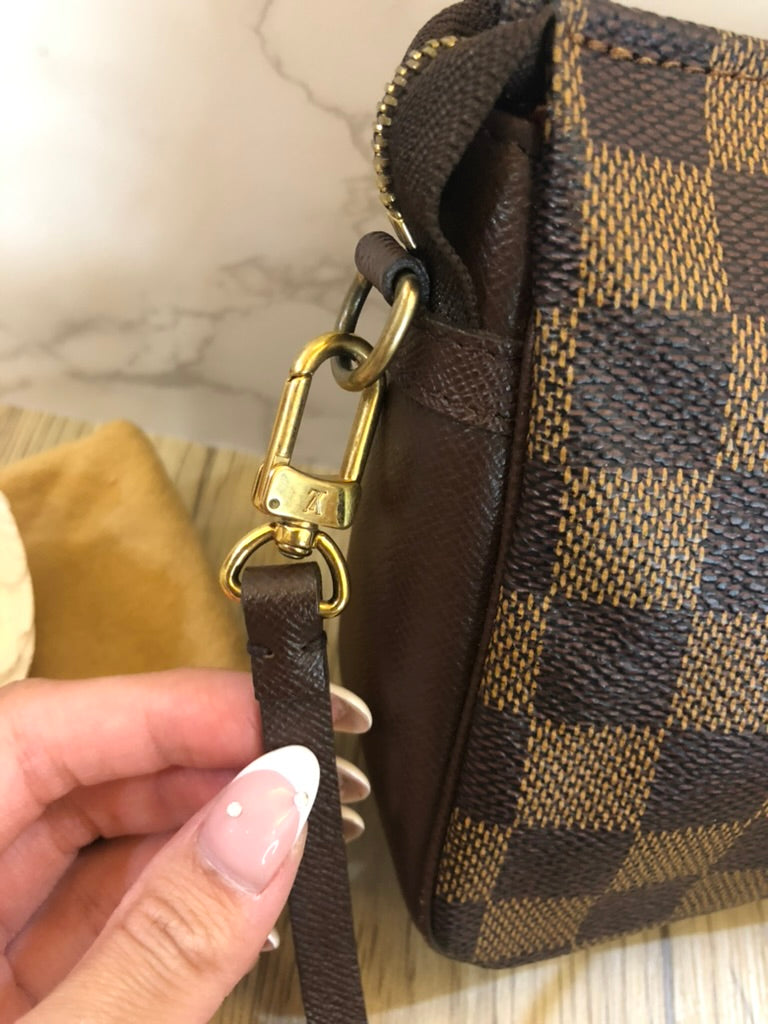 Louis Vuitton damier trousse square pochette