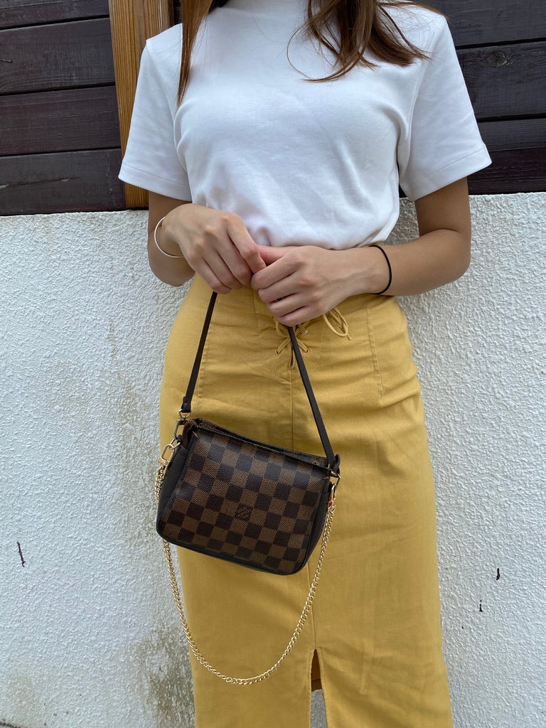 Louis Vuitton damier trousse square pochette