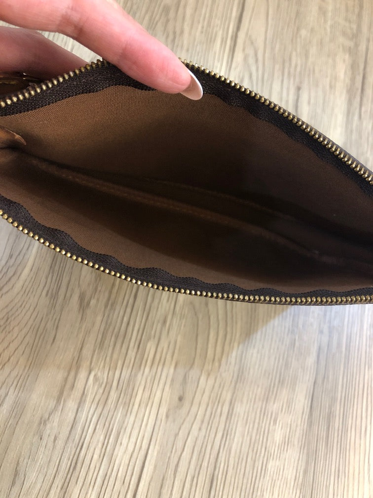 Louis Vuitton pochette