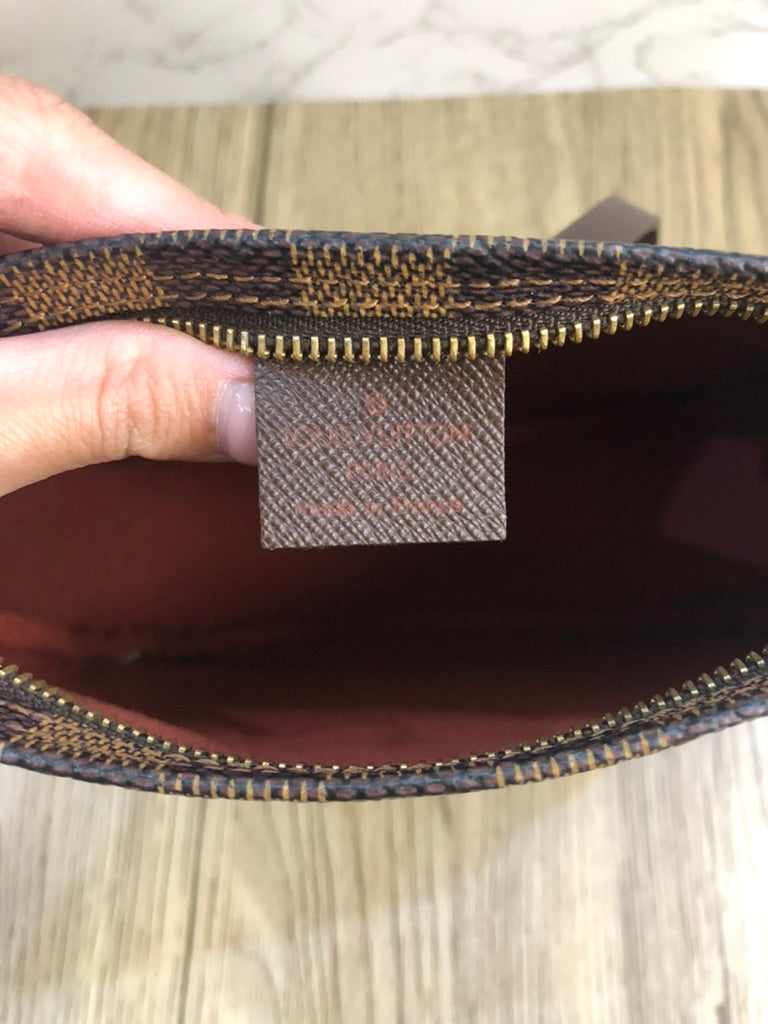 Louis Vuitton damier trousse square pochette