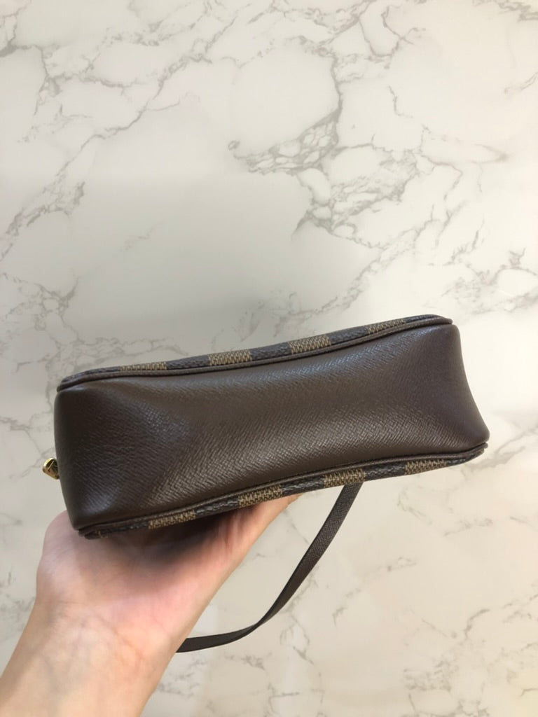 Louis Vuitton damier trousse square pochette