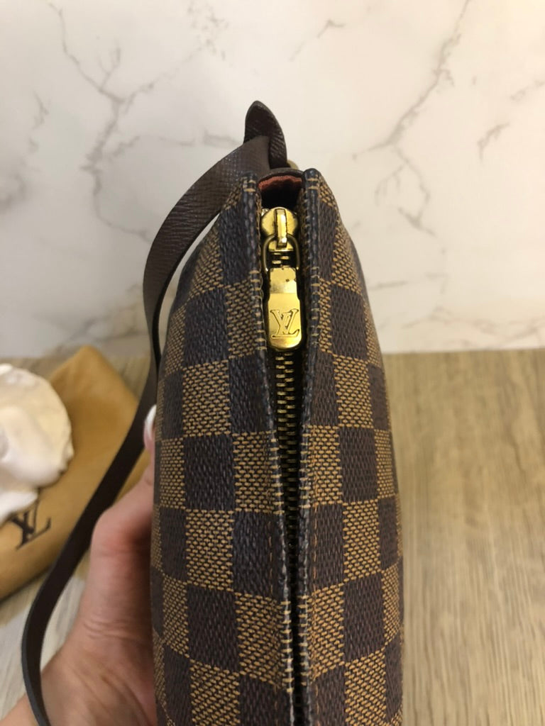 Louis Vuitton damier trousse square pochette
