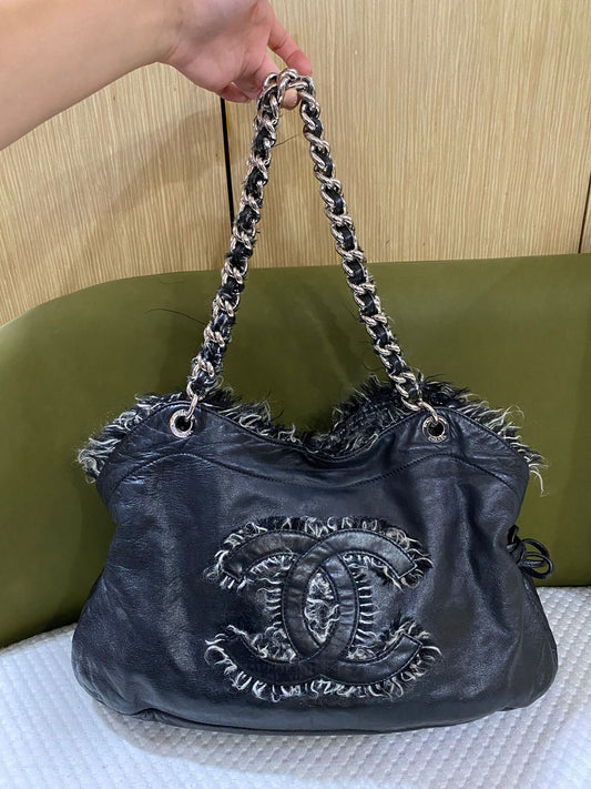 Chanel bonbon CC logo lambskin tote with tweed chain