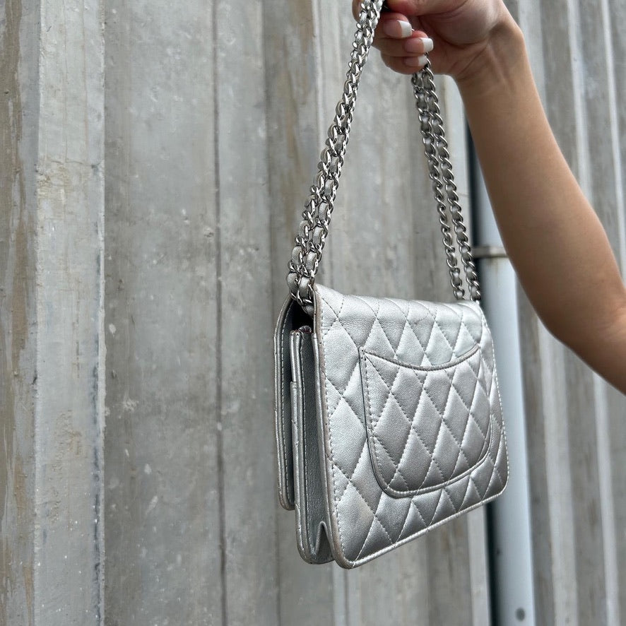 Chanel wallet on chain