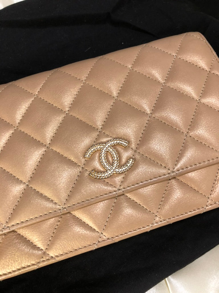Chanel wallet on chain