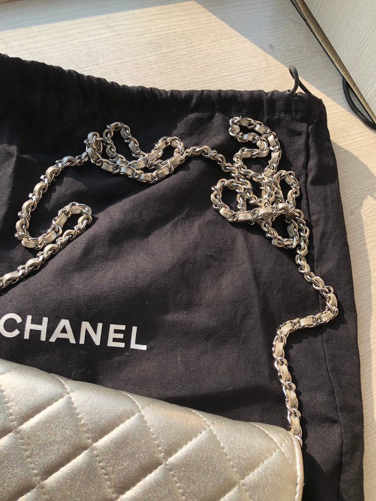 Chanel wallet on chain