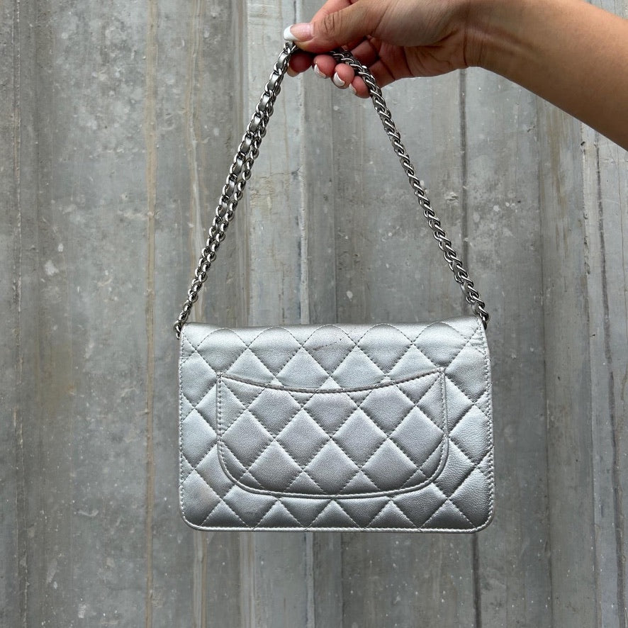 Chanel wallet on chain