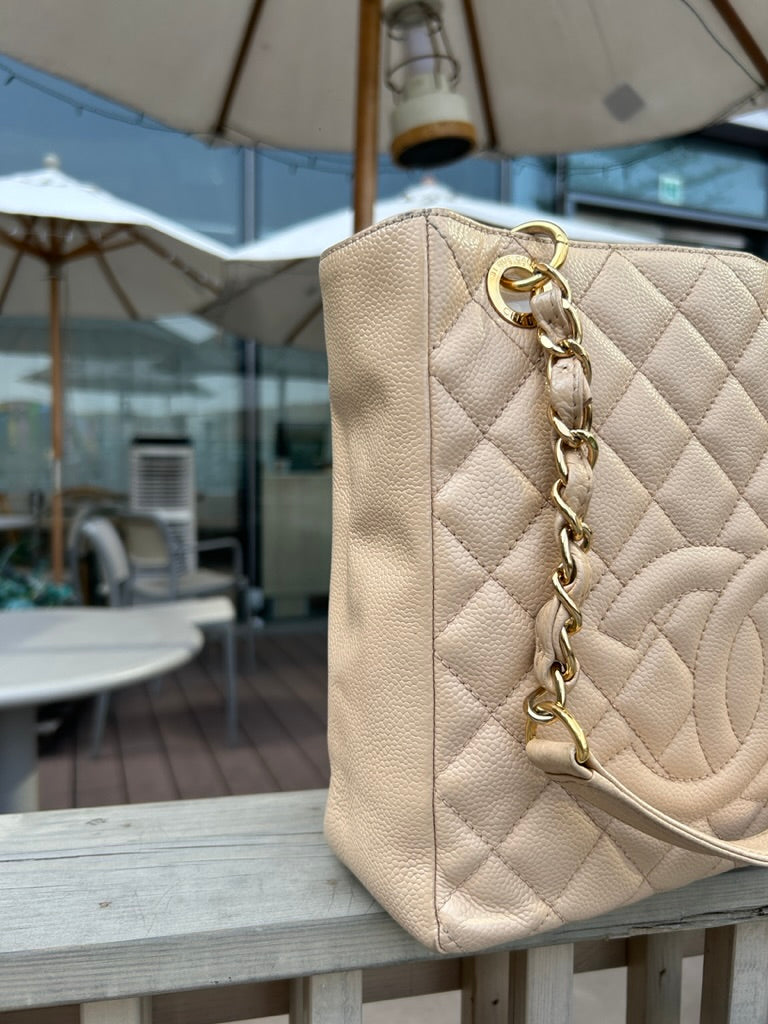 Chanel petite shopping tote