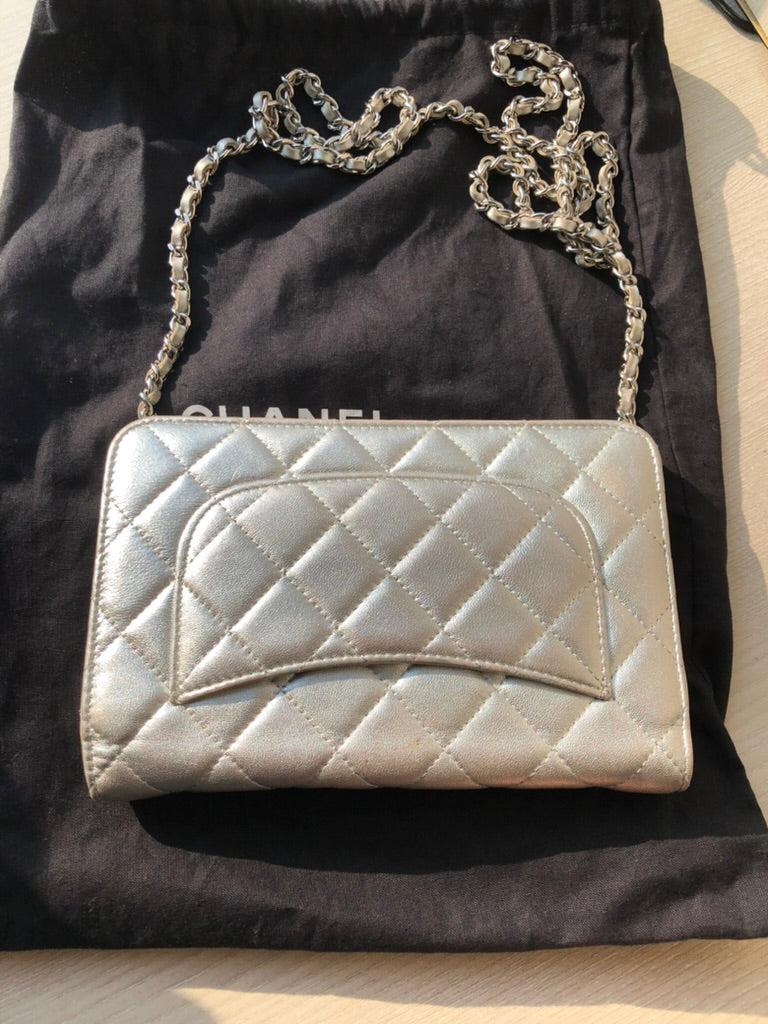 Chanel wallet on chain