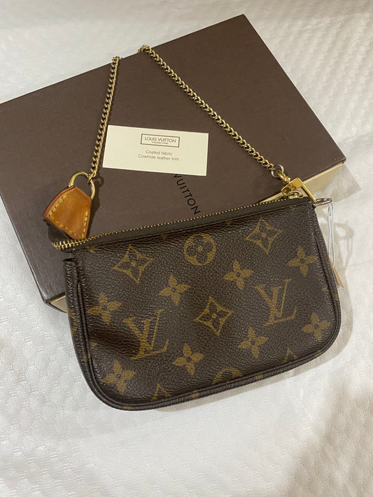 Louis Vuitton mini pochette