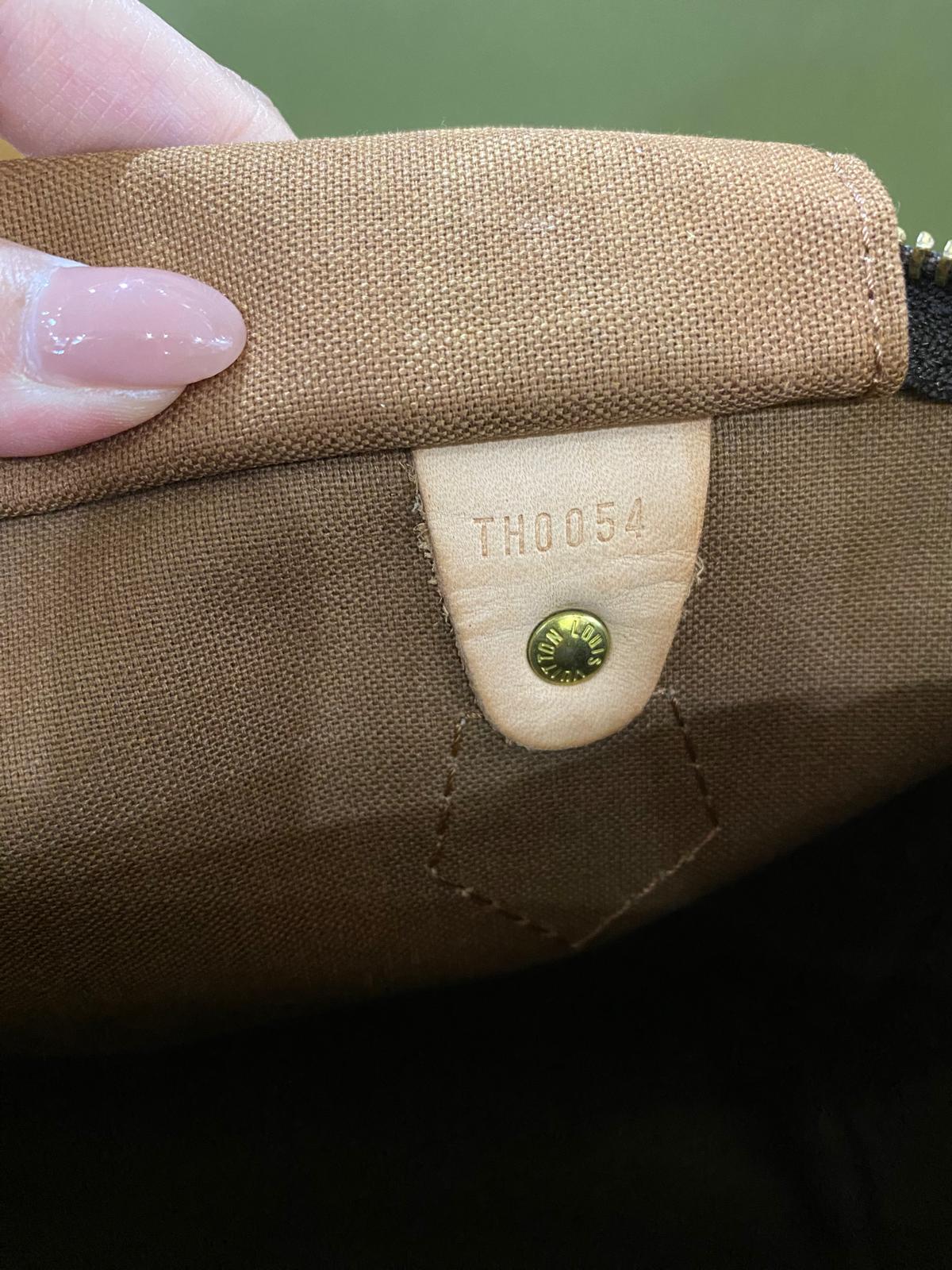 Louis Vuitton Speedy 30 Handbag in Monogram Canvas